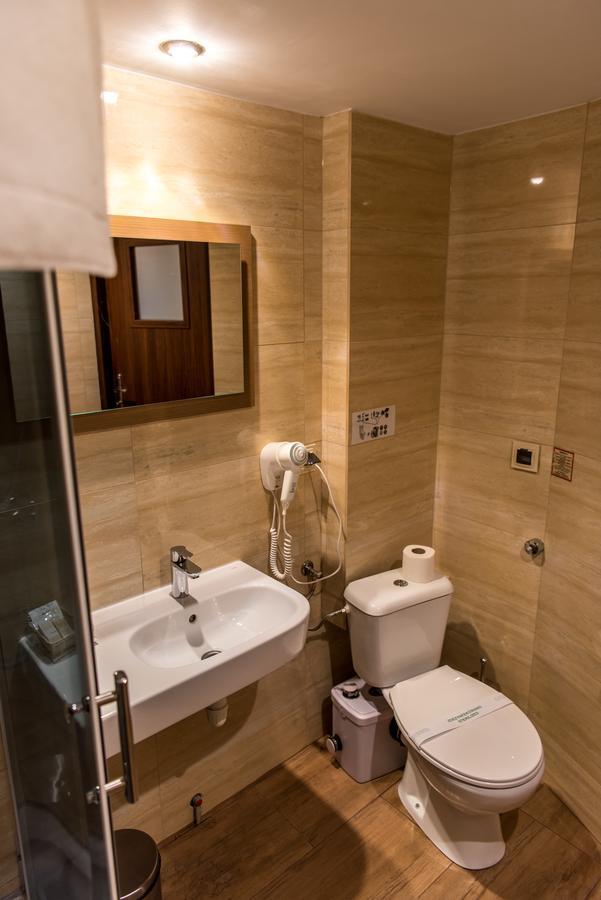 Zajazd Avangarda Wisznice Extérieur photo